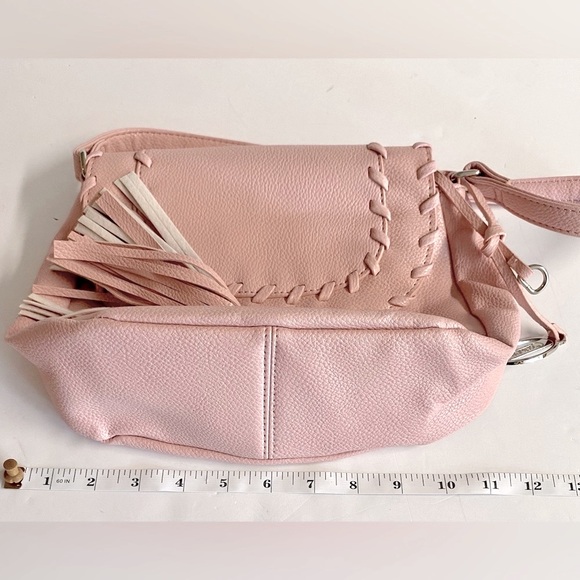 Carlos bubblegum pink vegan leather bag with fringe and silver details. - Picture 6 of 9